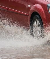 ระวังหากไม่ ล้างรถหน้าฝน อาจทำให้สีรถเสียหายได้!